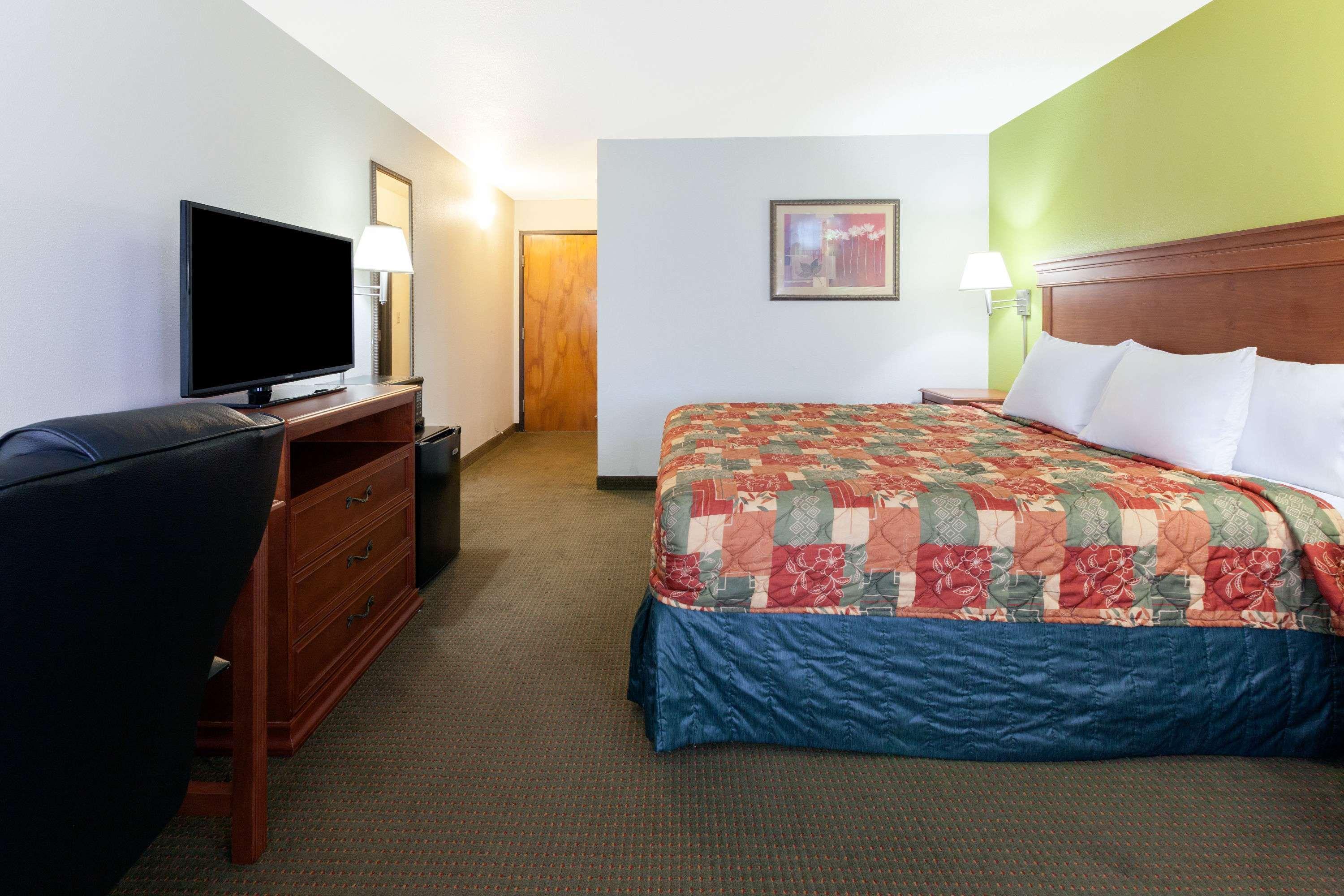 Days Inn By Wyndham Shawnee Exterior foto